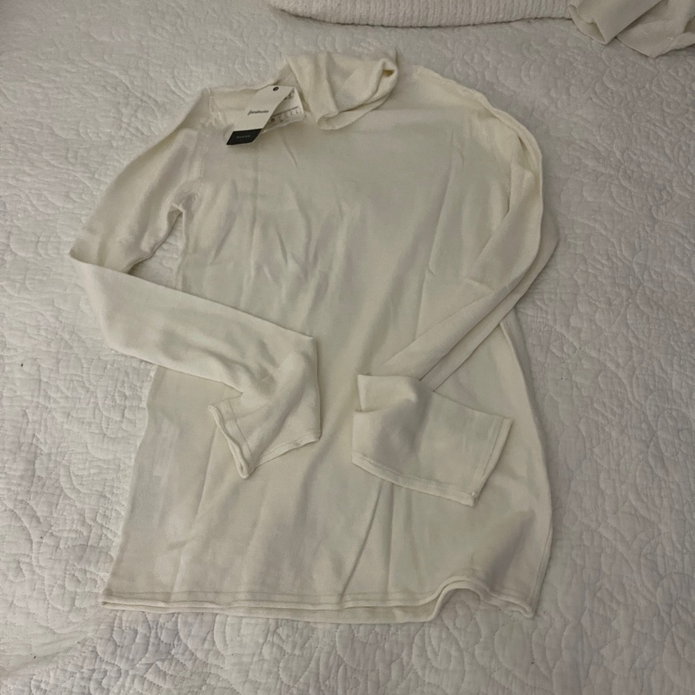 NWT - Stadavarius White Turtleneck. Size S.